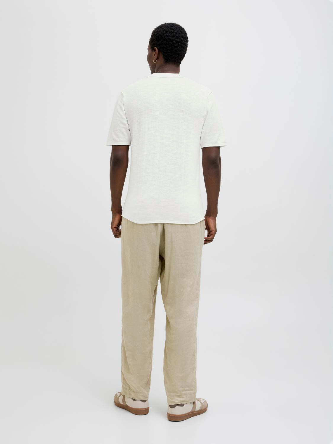 model_shot-back